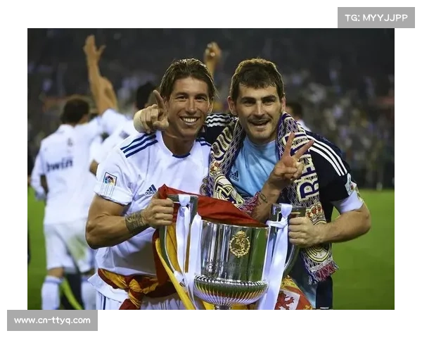 海港三连冠背后:老将引领的逆境坚守